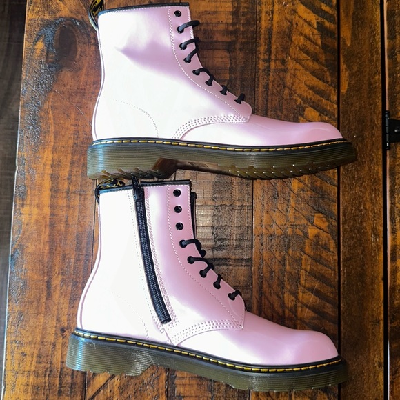 NWOB Dr. Martens 1460 boots in pale pink patent leather Women’s Sz 7 - Picture 6 of 15